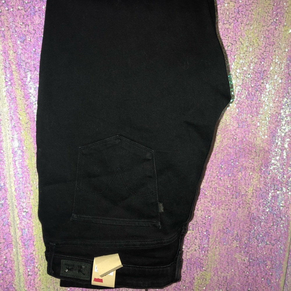 Levi’s mid rise skinny size small I8/34